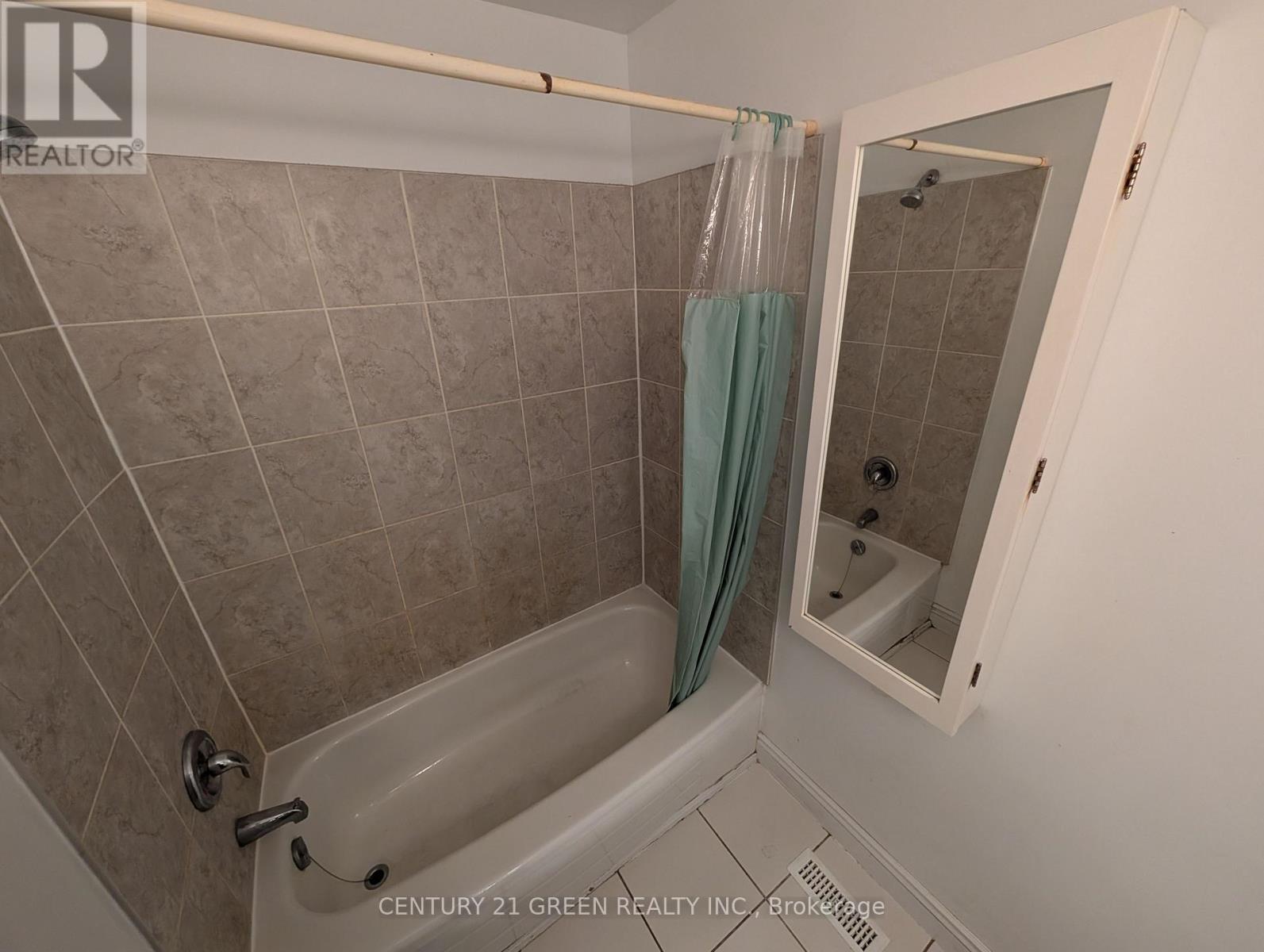 4 Wenlock Crescent, London North, Ontario N6G 3B6 - Photo 9 - X13508168