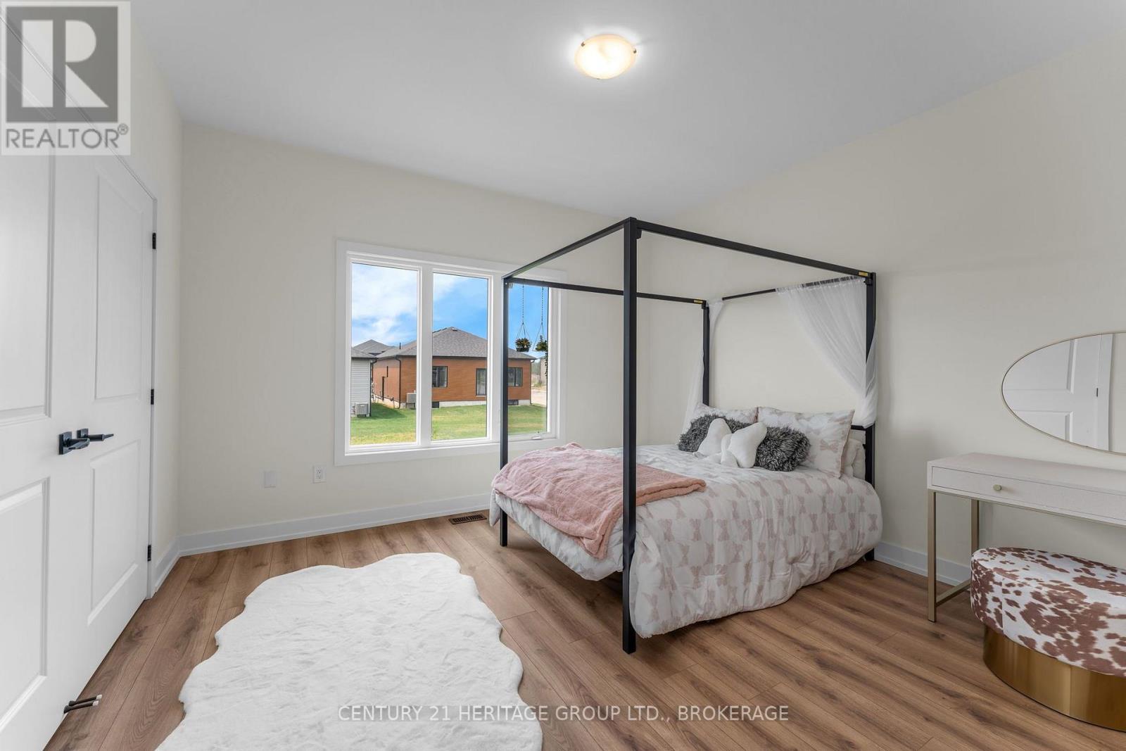 60 Dusenbury Drive, Loyalist, Ontario K0H 2H0 - Photo 4 - X13653032