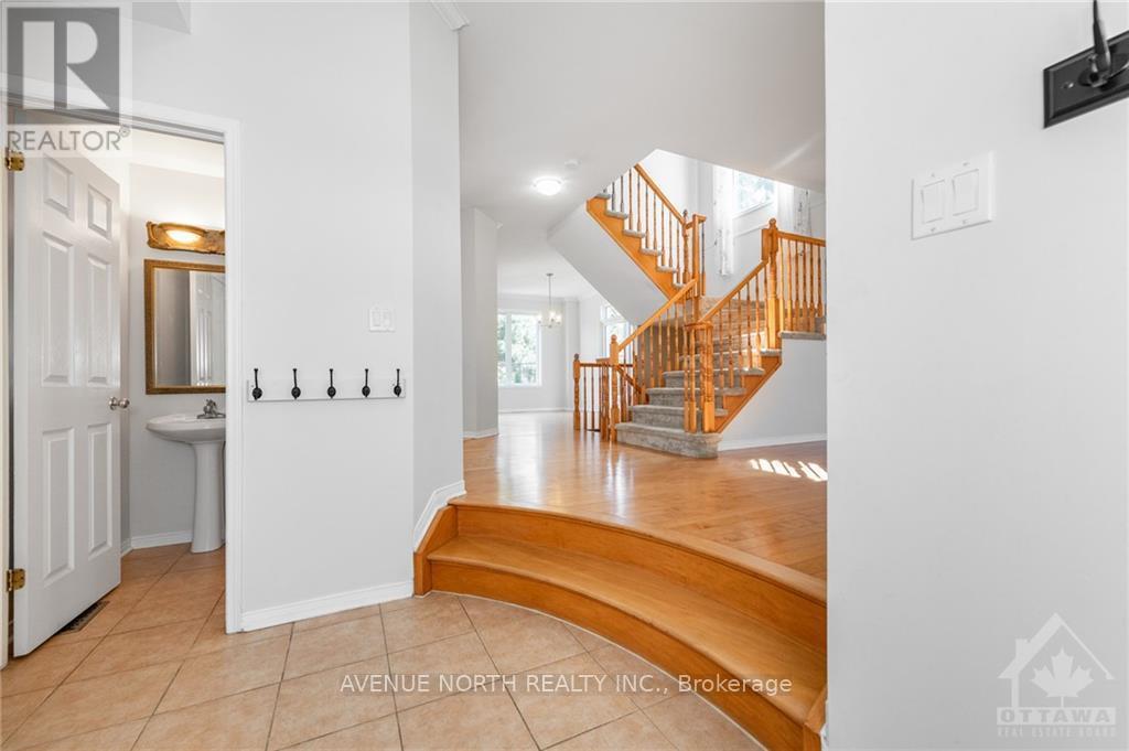 2370 Le Ruisseau Circle, Ottawa, Ontario  K1W 1K8 - Photo 3 - X13653062