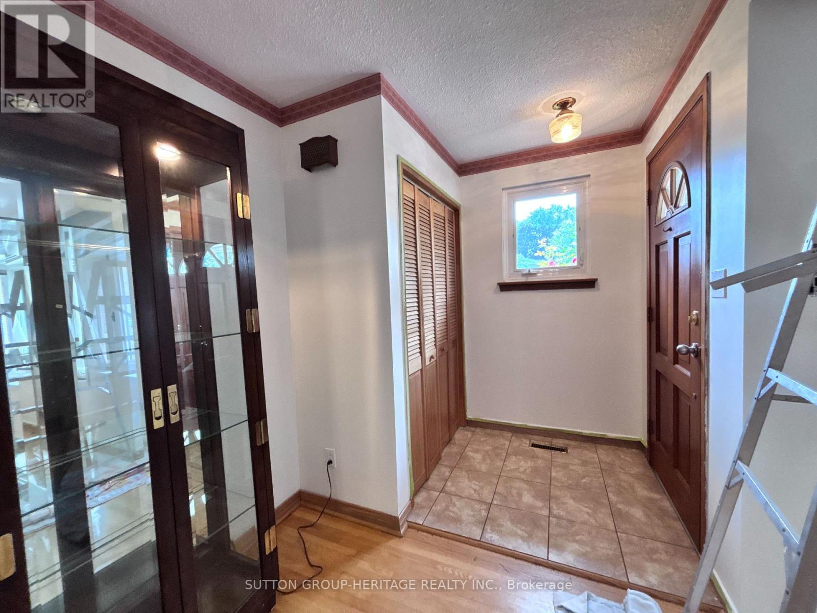 1113 Valley Court, Oshawa, Ontario  L1J 3M4 - Photo 4 - E13572516