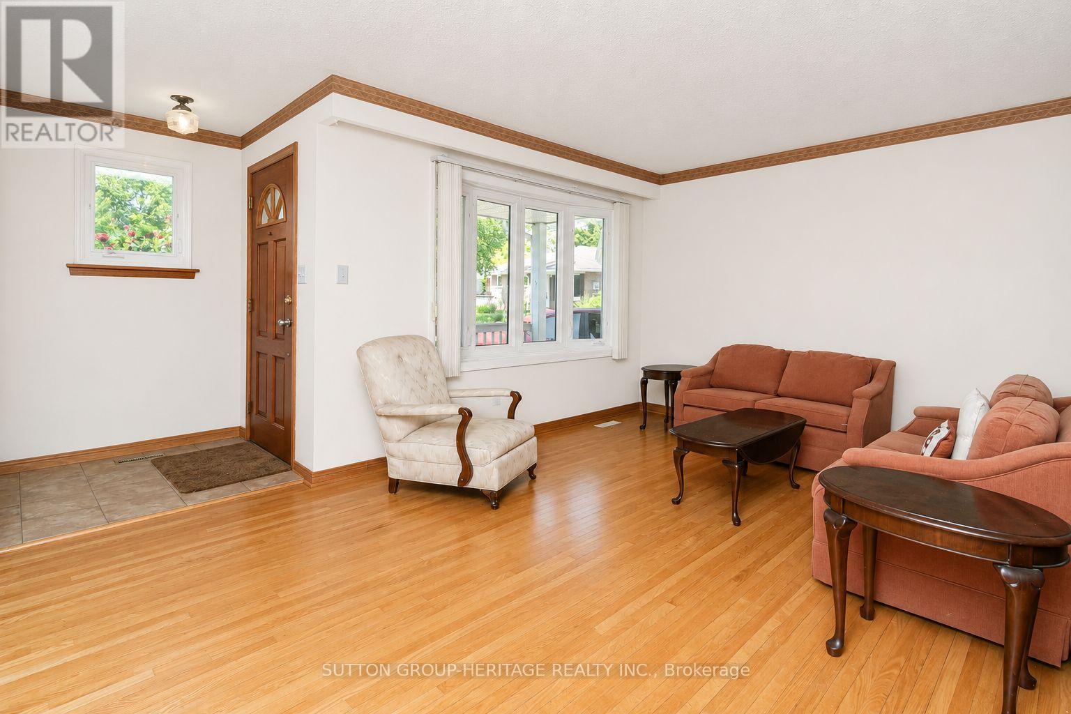 1113 Valley Court, Oshawa, Ontario  L1J 3M4 - Photo 6 - E13572516