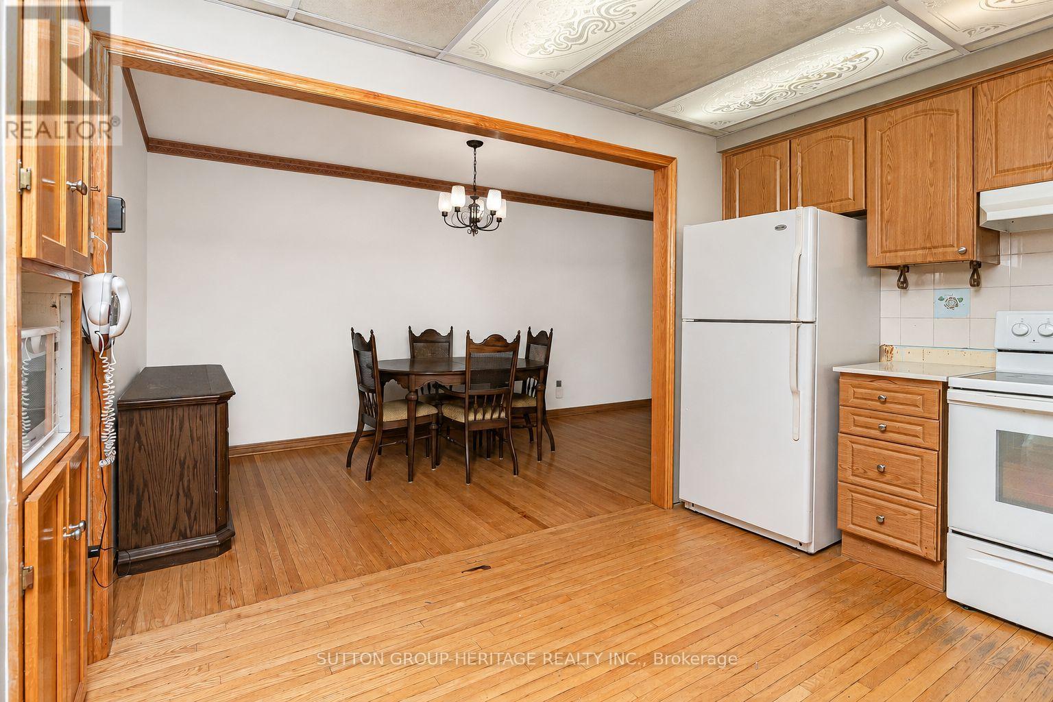 1113 Valley Court, Oshawa, Ontario  L1J 3M4 - Photo 8 - E13572516