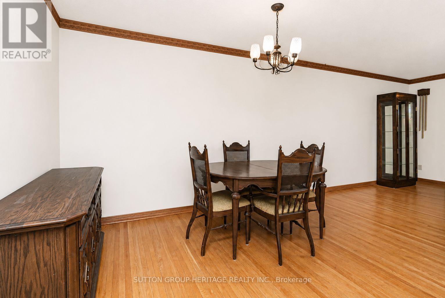 1113 Valley Court, Oshawa, Ontario  L1J 3M4 - Photo 7 - E13572516