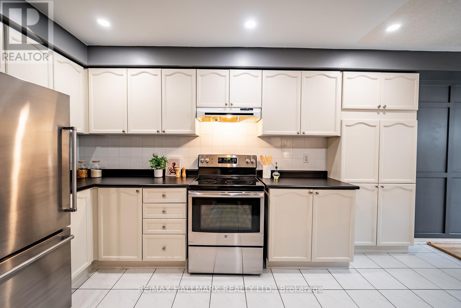 20 Willoway Court, Whitchurch-Stouffville, Ontario  L4A 1K7 - Photo 12 - N13653012