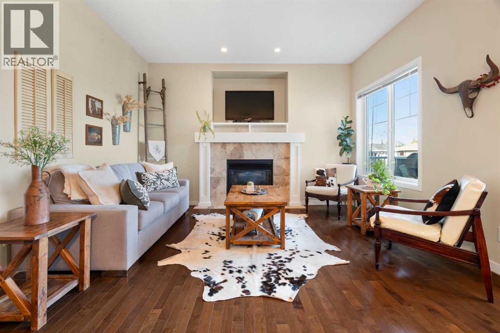 734 River Heights Crescent, Cochrane, Alberta  T4C 0J4 - Photo 6 - A2334967
