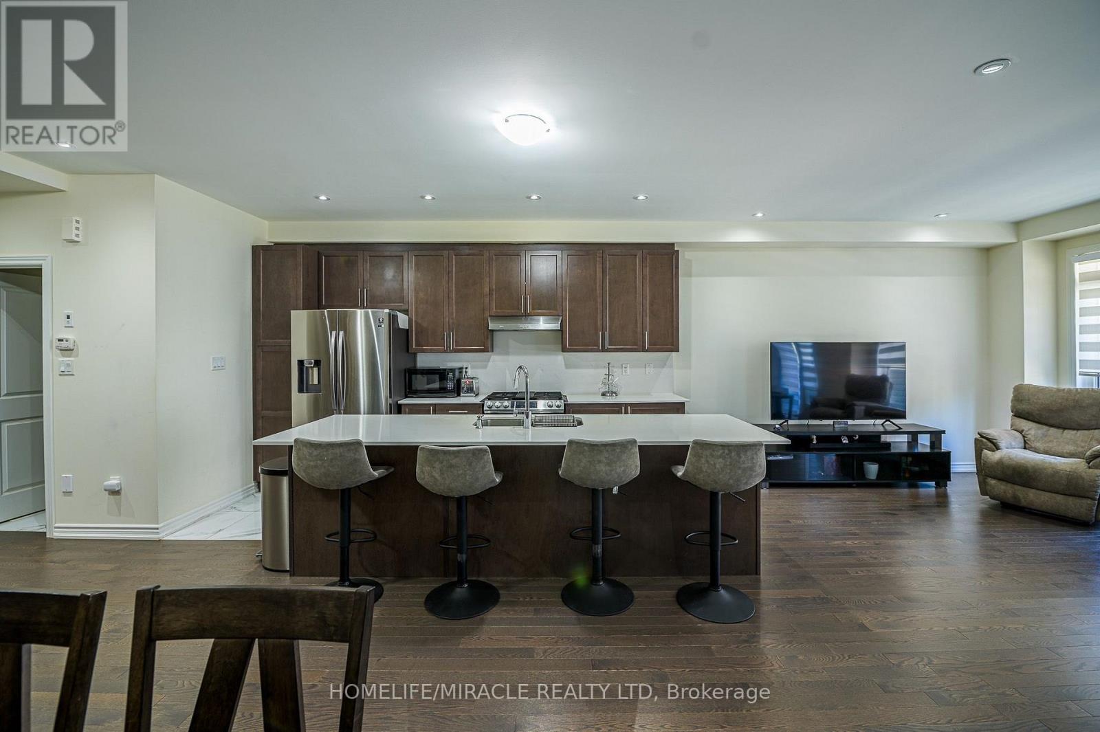 23 Arrowview Drive, Brampton, Ontario  L7A 5H6 - Photo 5 - W13653082