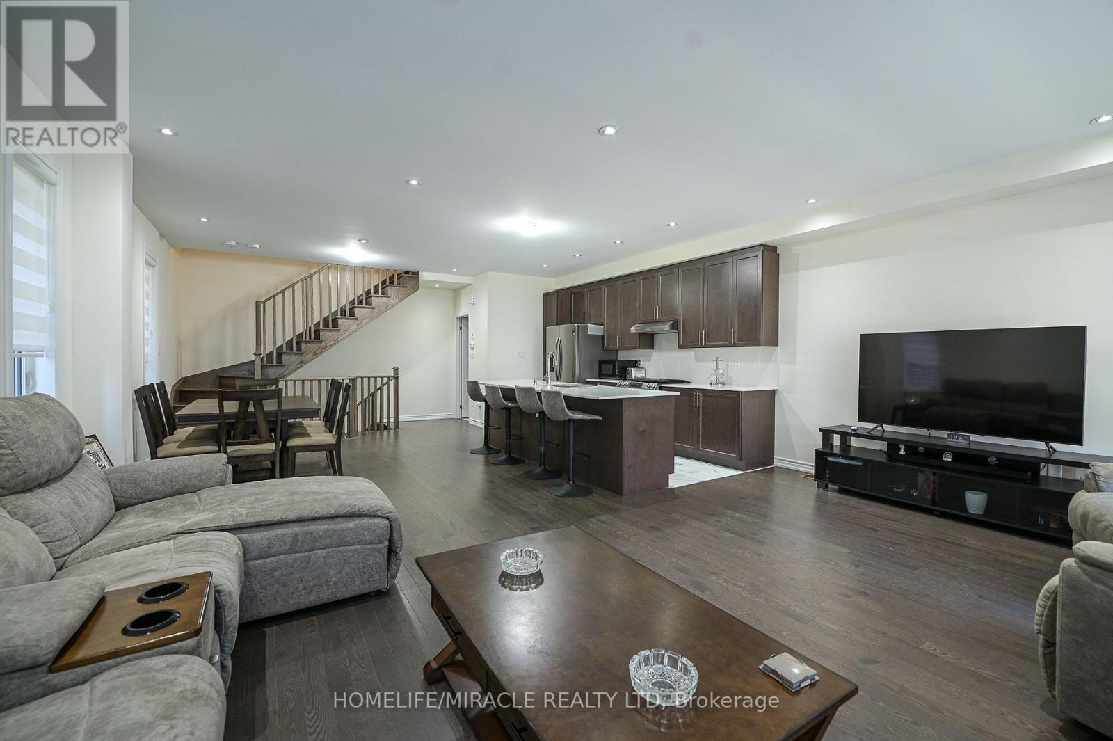 23 Arrowview Drive, Brampton, Ontario  L7A 5H6 - Photo 8 - W13653082