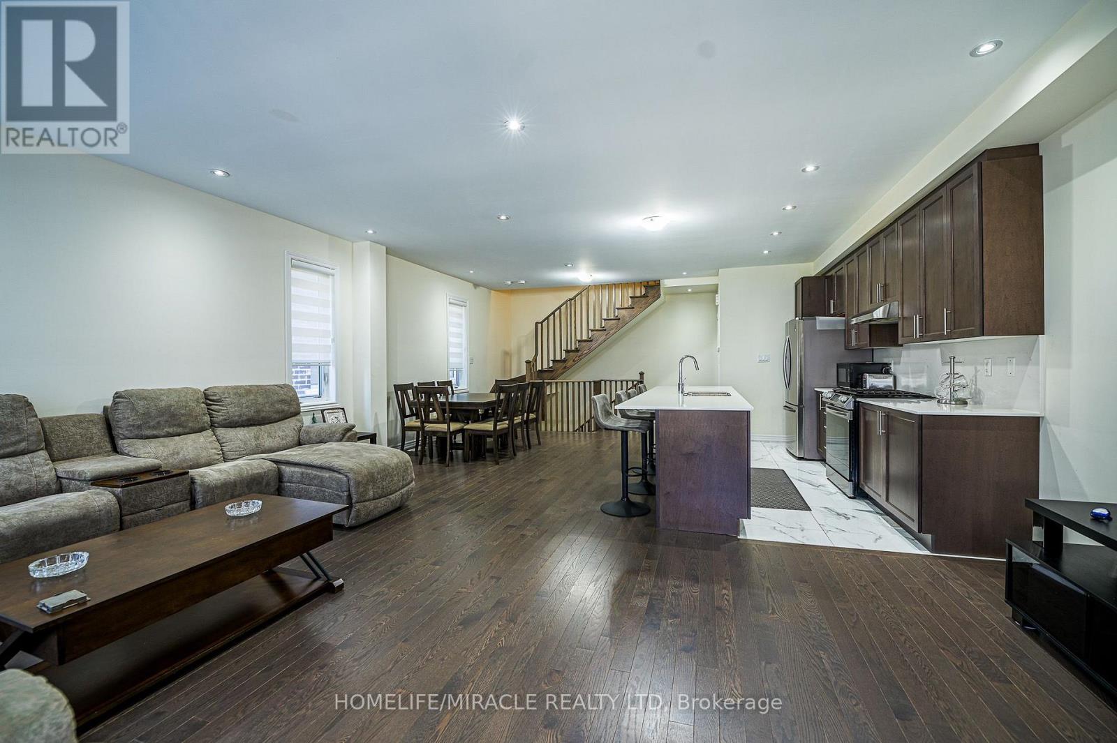23 Arrowview Drive, Brampton, Ontario  L7A 5H6 - Photo 9 - W13653082