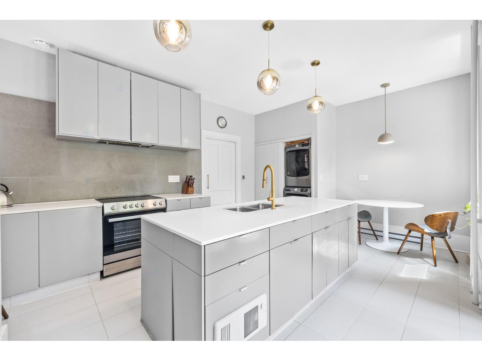 422 Av. Mount-Stephen Westmount Quebec Canada H3Y2X6 3