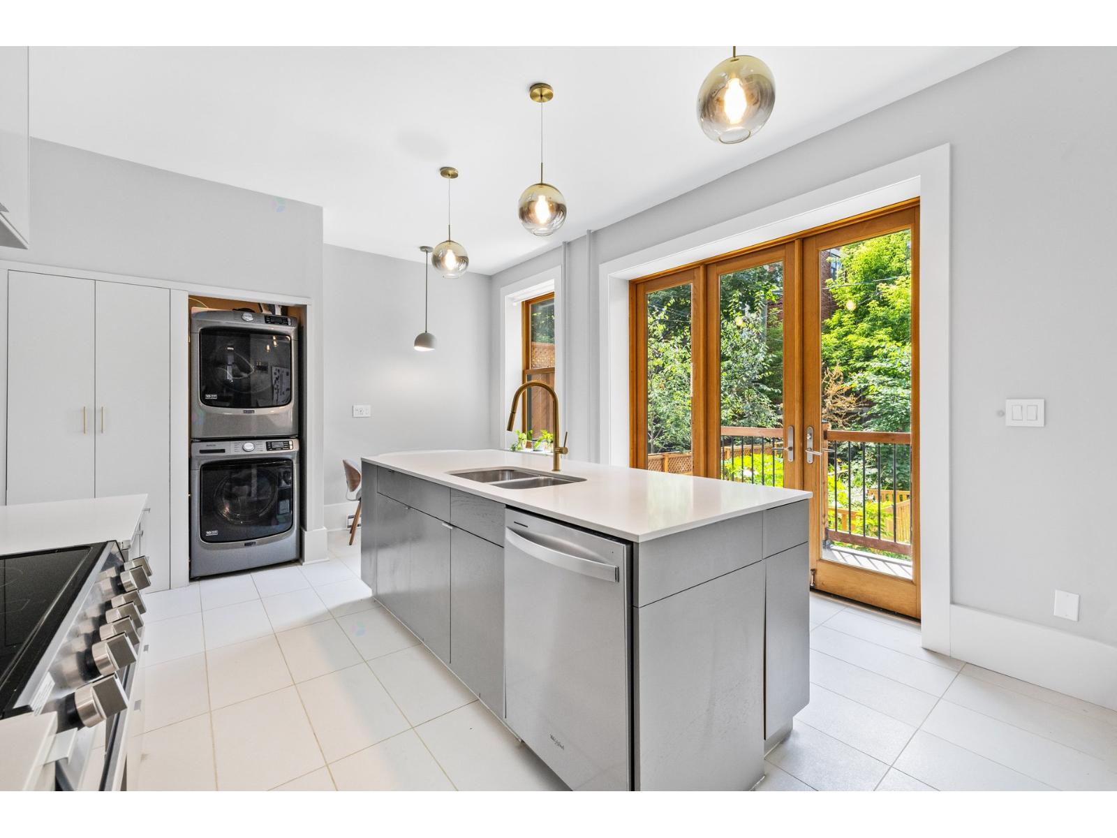 422 Av. Mount-Stephen Westmount Quebec Canada H3Y2X6 4
