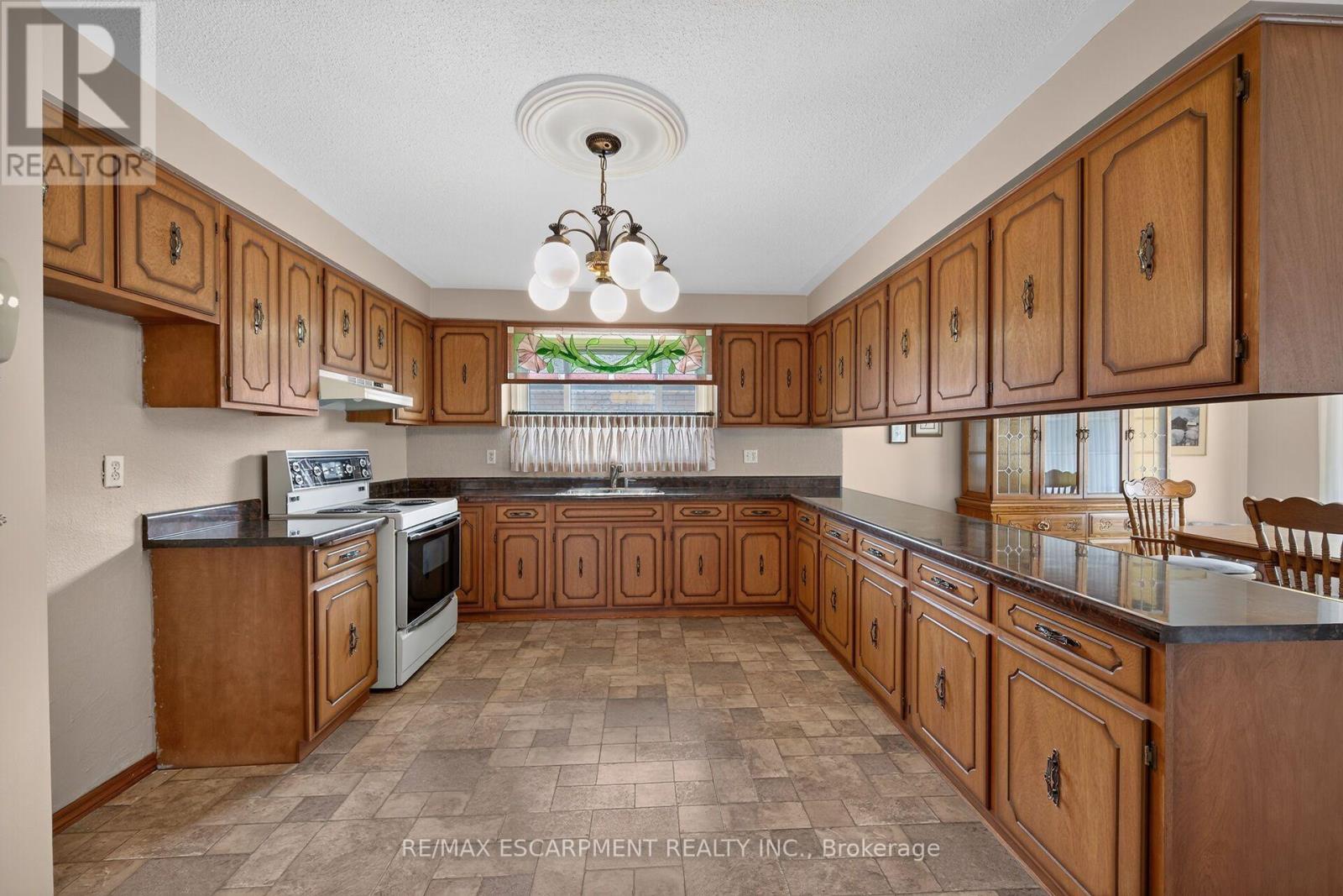 39 Algonquin Court, Hamilton, Ontario  L8T 4T2 - Photo 13 - X13653058