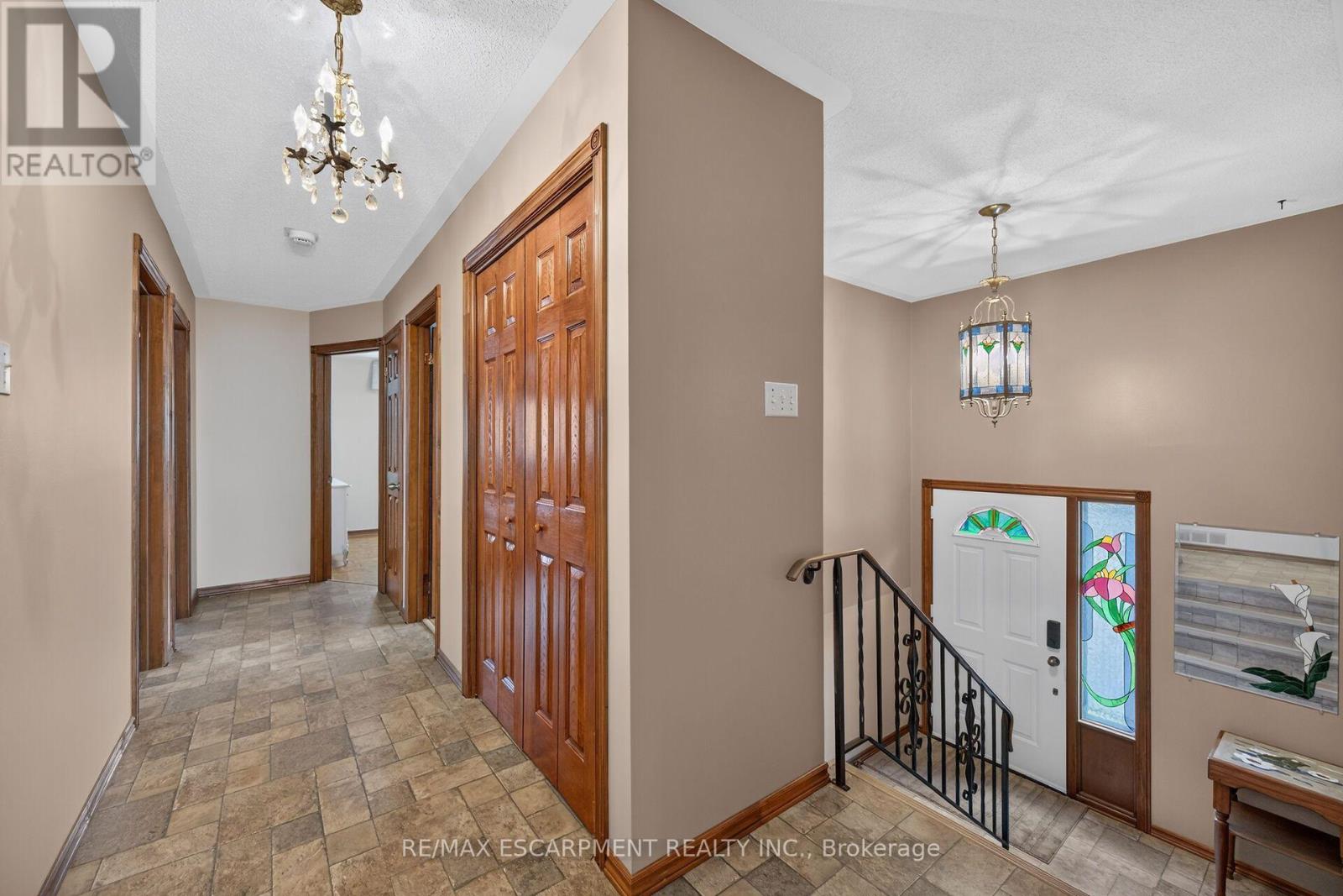 39 Algonquin Court, Hamilton, Ontario  L8T 4T2 - Photo 18 - X13653058