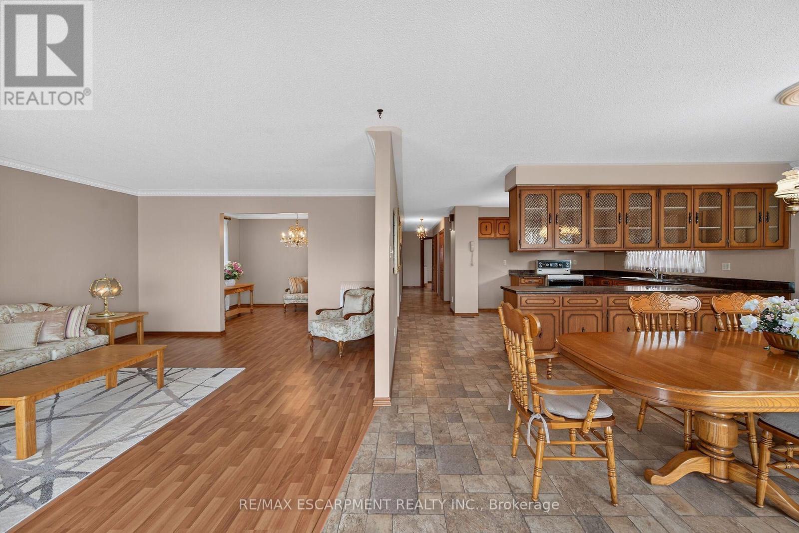 39 Algonquin Court, Hamilton, Ontario  L8T 4T2 - Photo 4 - X13653058