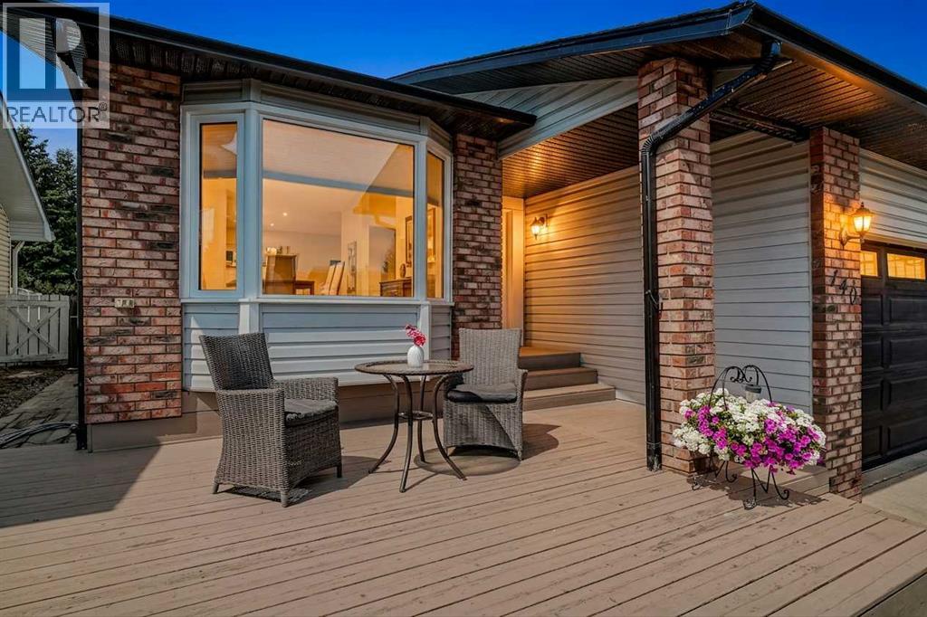 140 Woodglen Way SW, Calgary, Alberta  T2W 4T3 - Photo 3 - A2333631