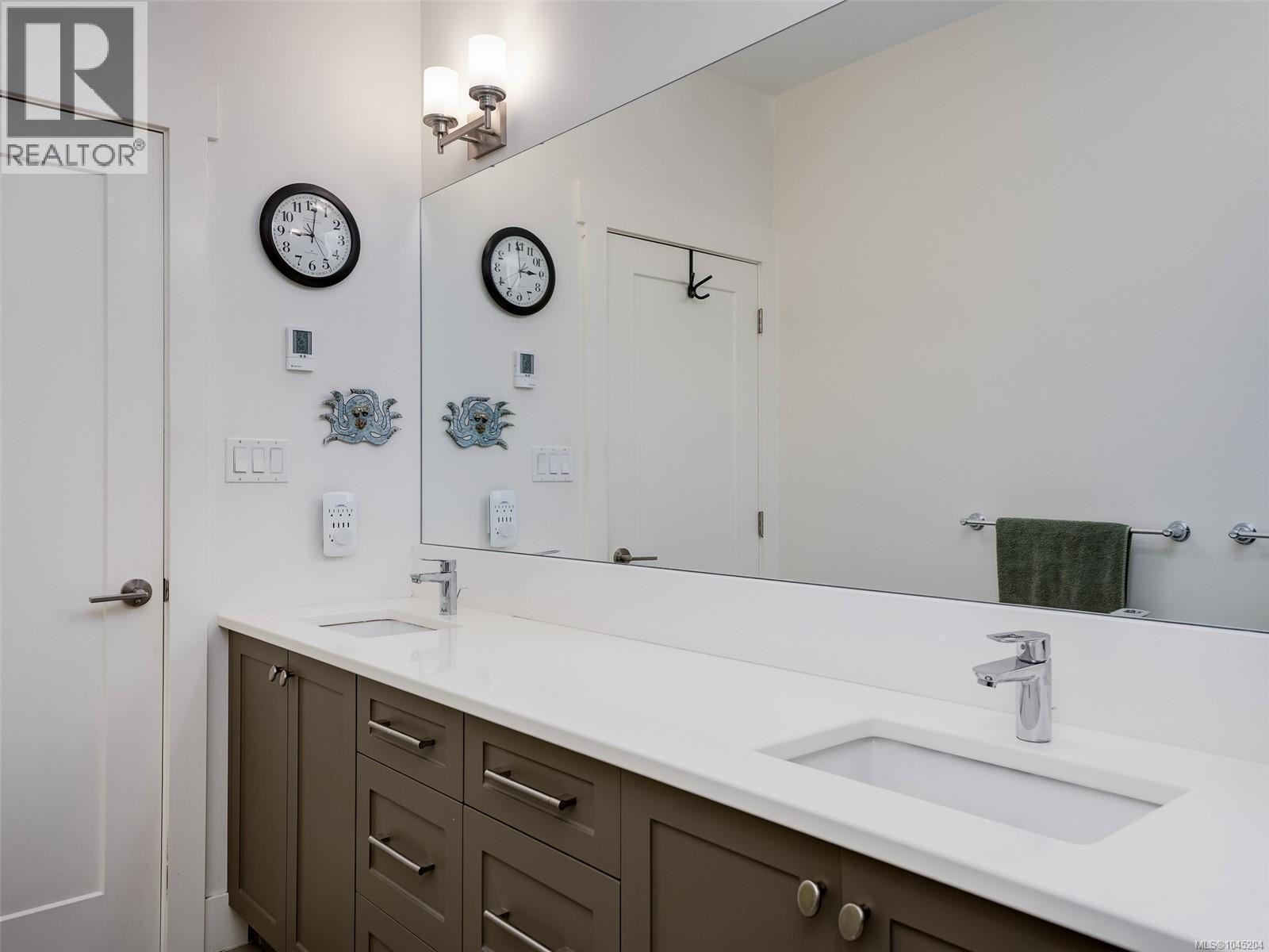 A 7045 Wallace Dr, Central Saanich, British Columbia  V8M 1E9 - Photo 13 - 1045204
