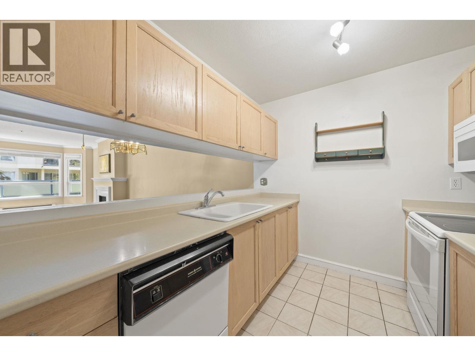 109 8680 Lansdowne Road, Richmond, British Columbia V6X 1B9 - Photo 3 - R3153899