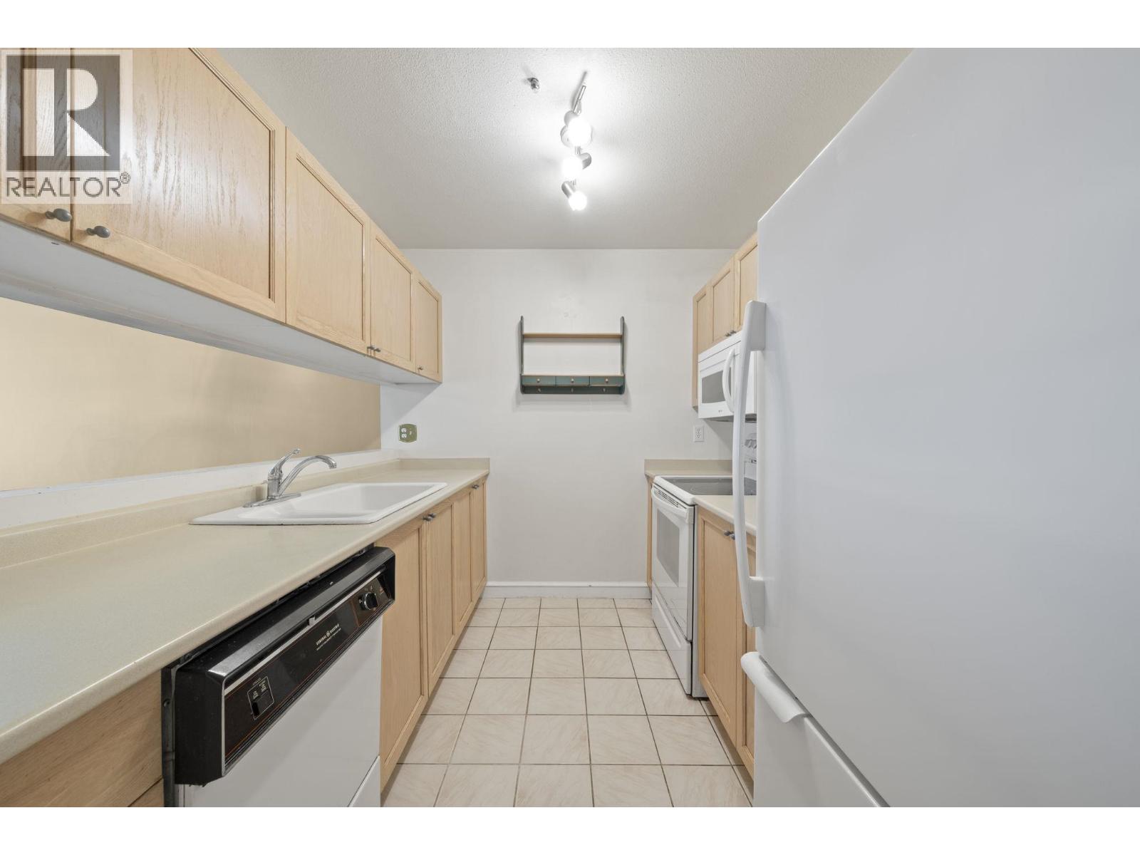 109 8680 Lansdowne Road, Richmond, British Columbia V6X 1B9 - Photo 4 - R3153899