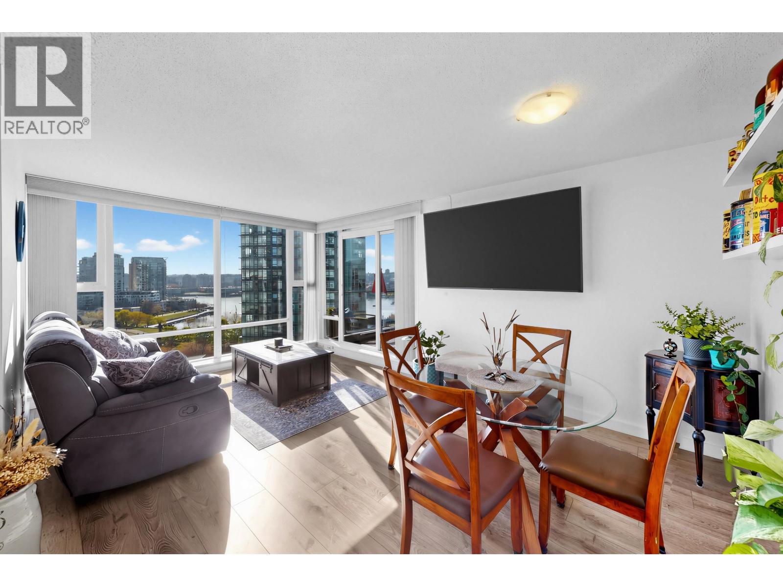 1501 455 Beach Crescent, Vancouver, British Columbia V6Z 3E5 - Photo 2 - R3153922
