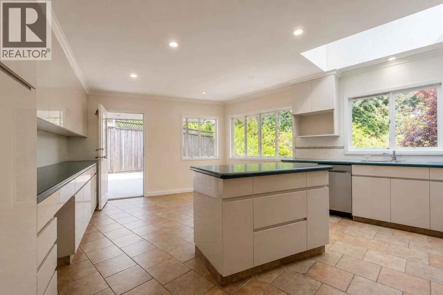 606 St Andrews Road, West Vancouver, British Columbia  V7S 1V4 - Photo 5 - R3153925
