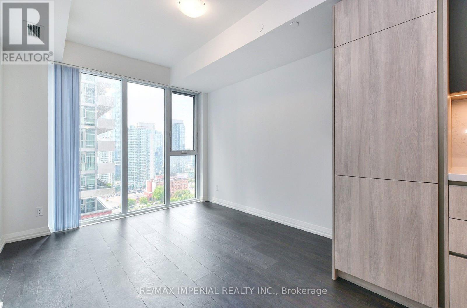 2015 - 400 KING STREET W, Toronto, Ontario
