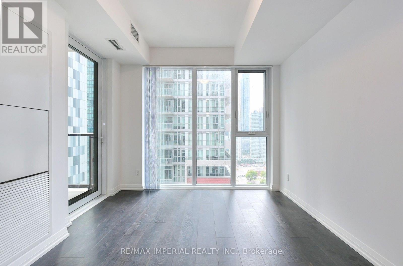 2015 - 400 King Street W, Toronto, Ontario  M5V 0X8 - Photo 2 - C13653088