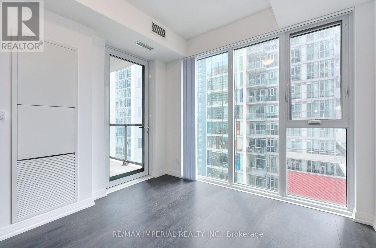 2015 - 400 King Street W, Toronto, Ontario  M5V 0X8 - Photo 3 - C13653088