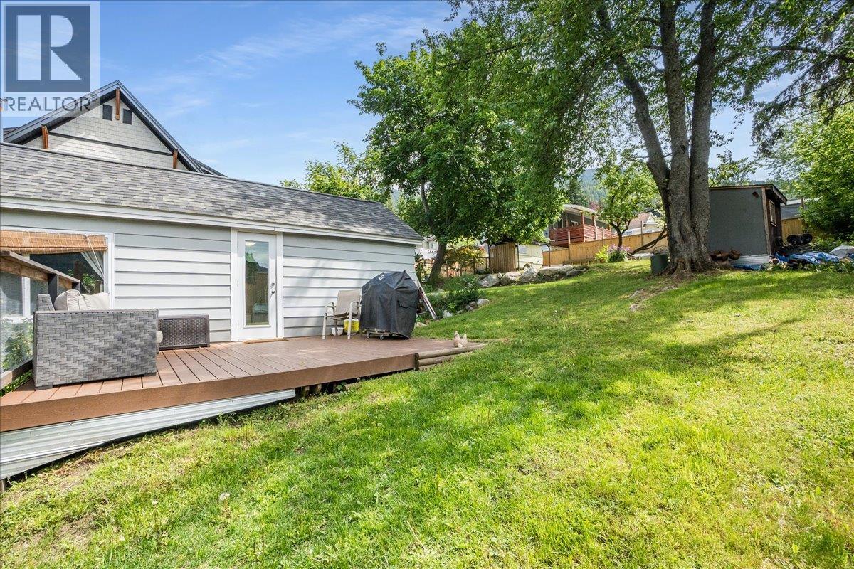 902 Fell Street, Nelson, British Columbia  V1L 3N2 - Photo 3 - 10388034