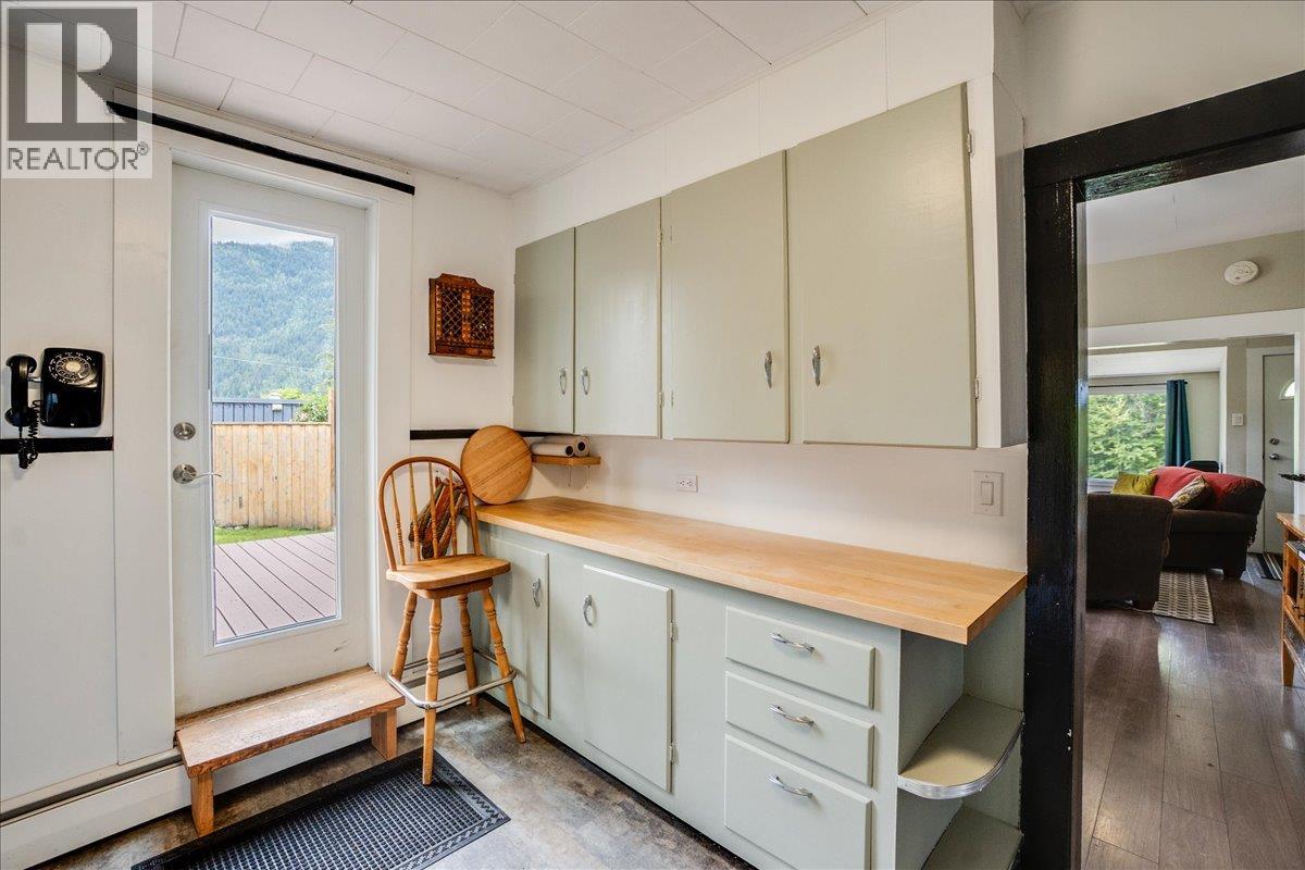 902 Fell Street, Nelson, British Columbia  V1L 3N2 - Photo 16 - 10388034