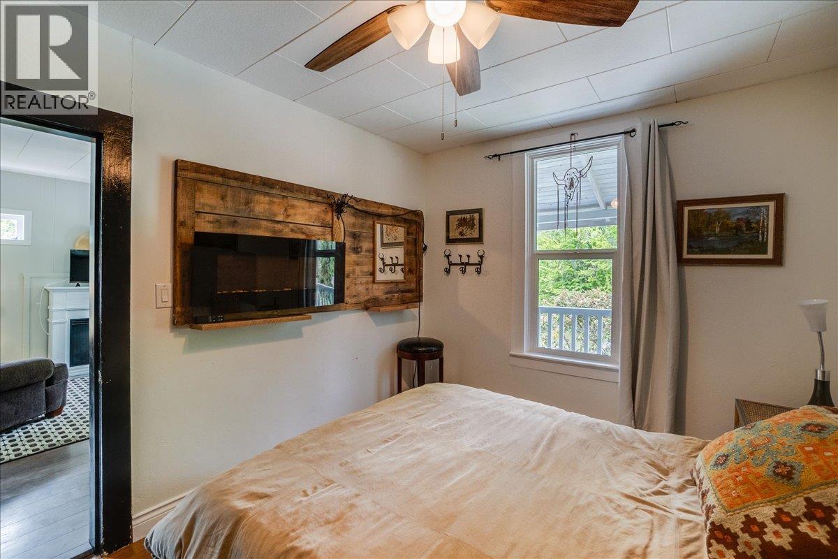 902 Fell Street, Nelson, British Columbia  V1L 3N2 - Photo 20 - 10388034