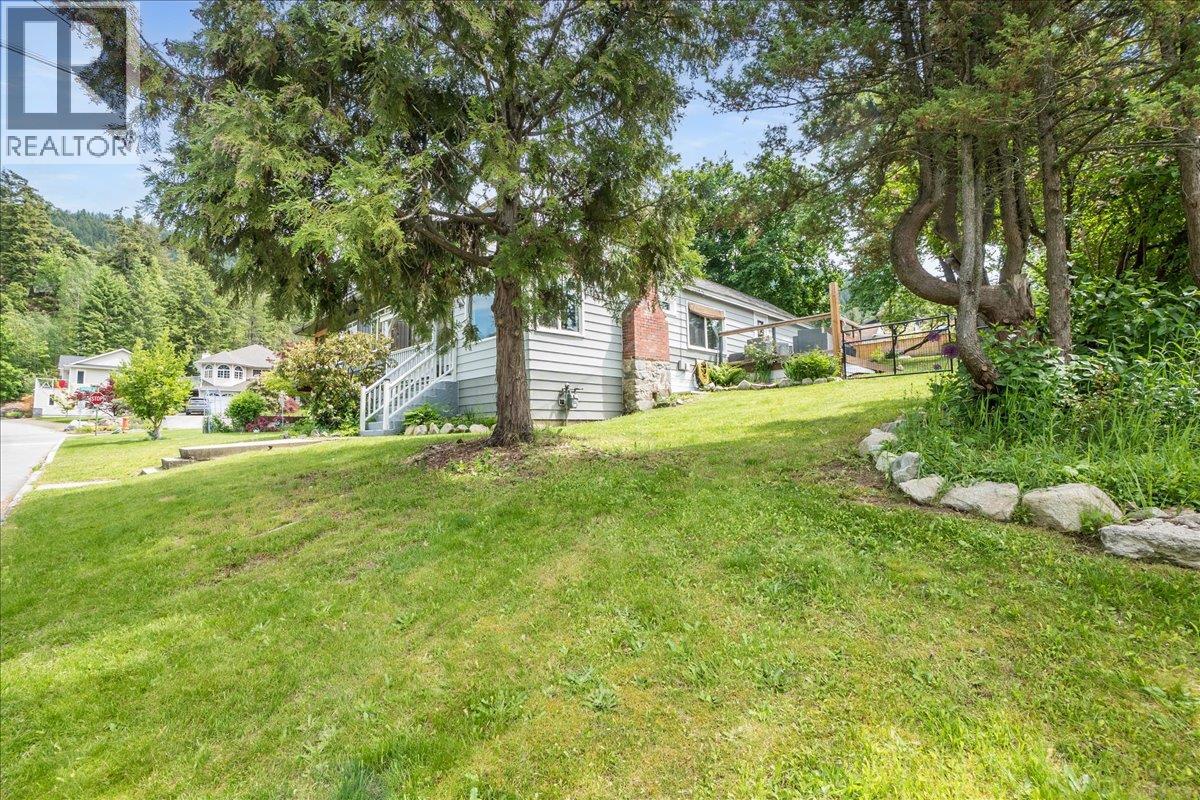 902 Fell Street, Nelson, British Columbia  V1L 3N2 - Photo 30 - 10388034