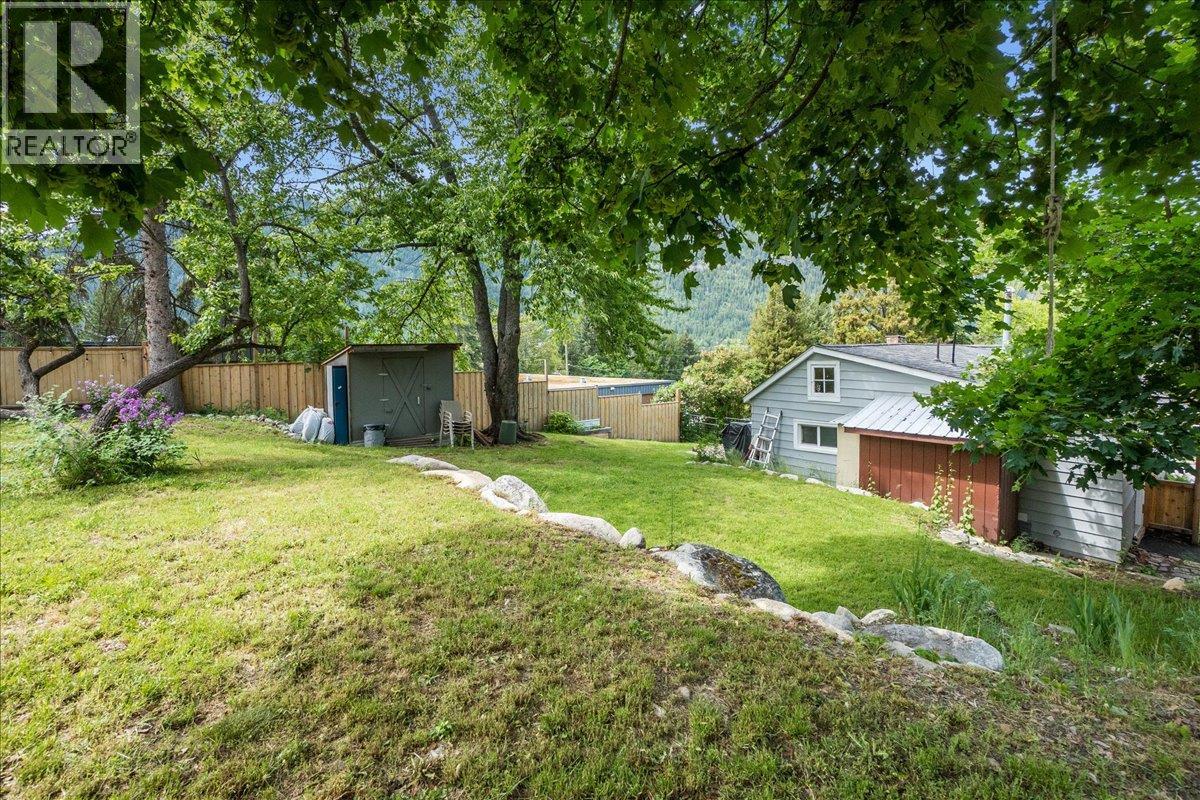 902 Fell Street, Nelson, British Columbia  V1L 3N2 - Photo 33 - 10388034