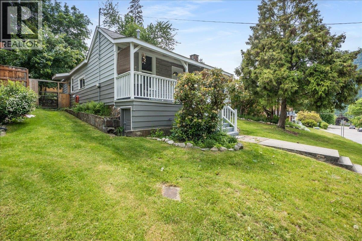 902 FELL Street, Nelson, British Columbia