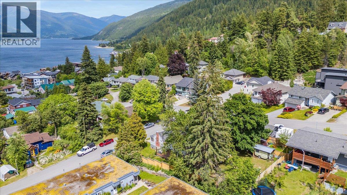 902 Fell Street, Nelson, British Columbia  V1L 3N2 - Photo 37 - 10388034