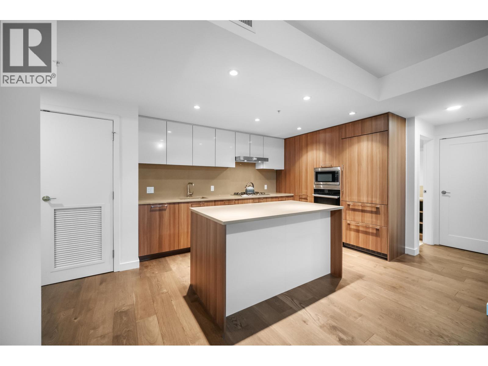 802 3331 No 3 Road, Richmond, British Columbia V6X 2B6 - Photo 3 - R3153842