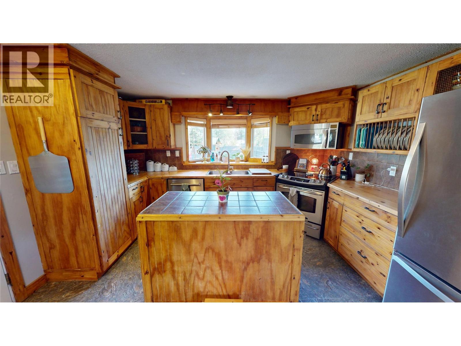 7159 Rosen Lake Road, Jaffray, British Columbia  V0B 1T0 - Photo 3 - 10397181
