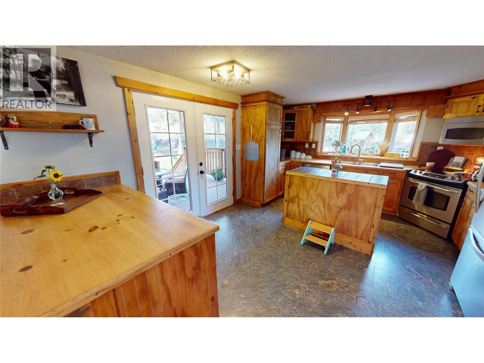 7159 Rosen Lake Road, Jaffray, British Columbia  V0B 1T0 - Photo 2 - 10397181
