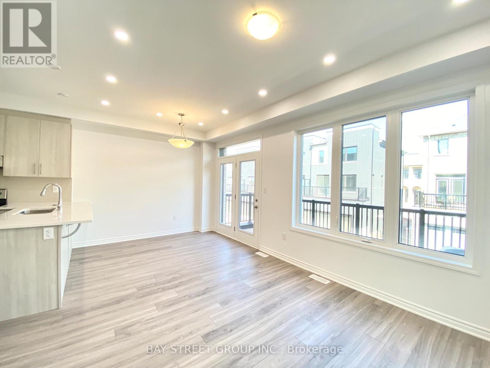 1362 William Halton Parkway W, Oakville, Ontario  L6M 5P2 - Photo 7 - W13652298