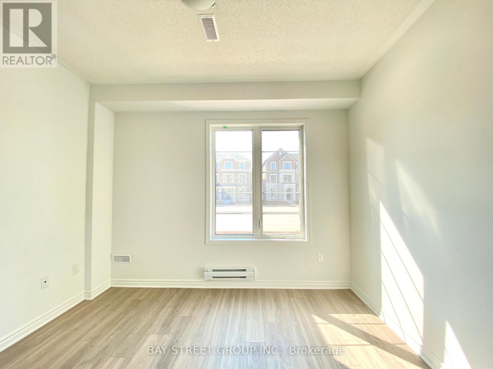 1362 William Halton Parkway W, Oakville, Ontario  L6M 5P2 - Photo 4 - W13652298