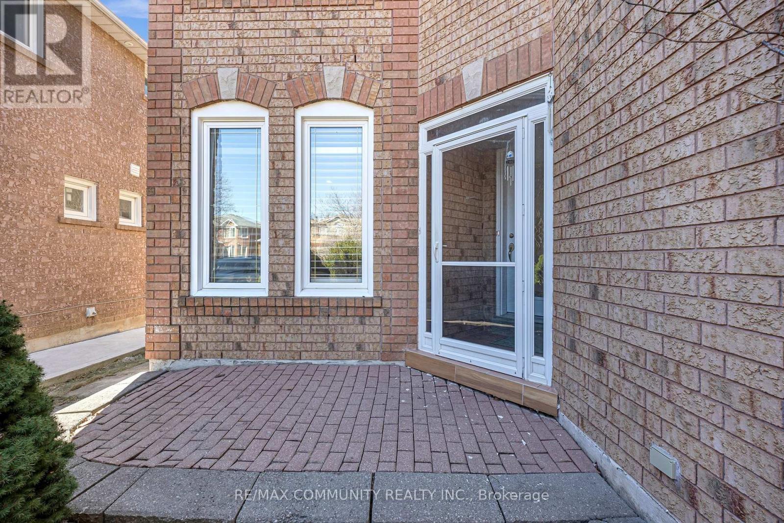 5326 Segriff Drive, Mississauga, Ontario  L5V 1N9 - Photo 4 - W13653128