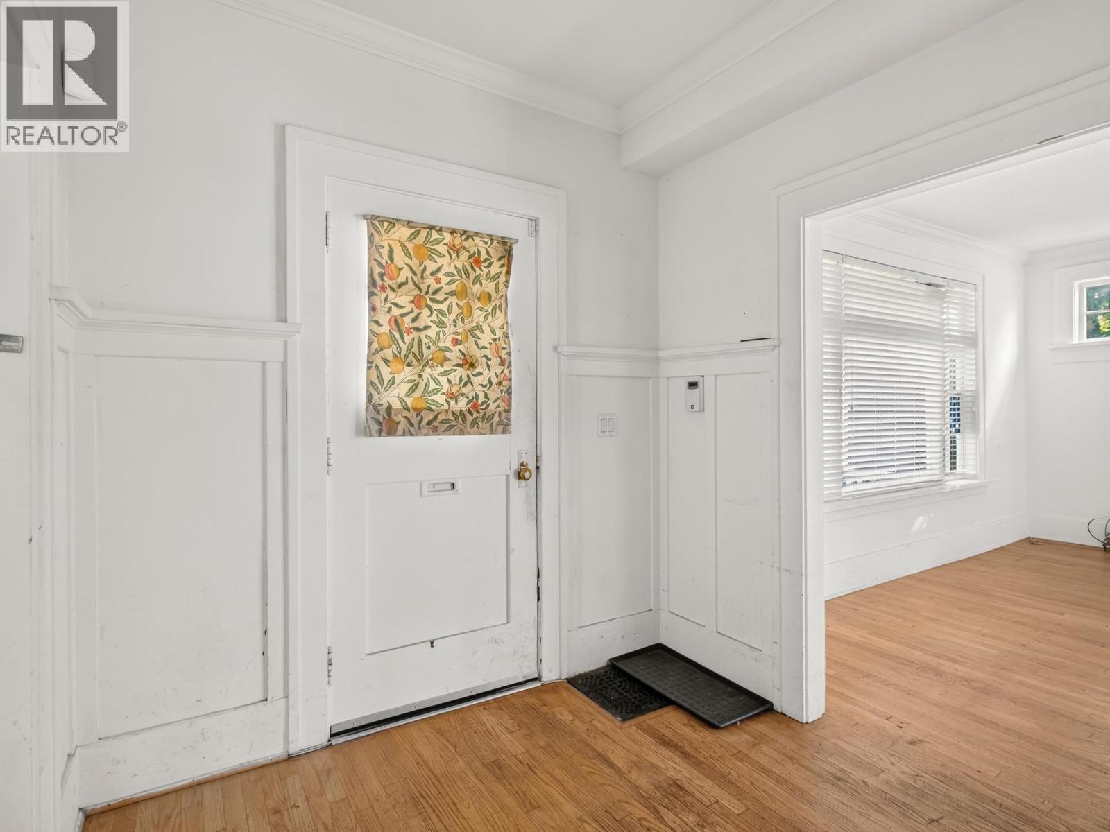 4606 W 11th Avenue, Vancouver, British Columbia  V6R 2M7 - Photo 2 - R3144443