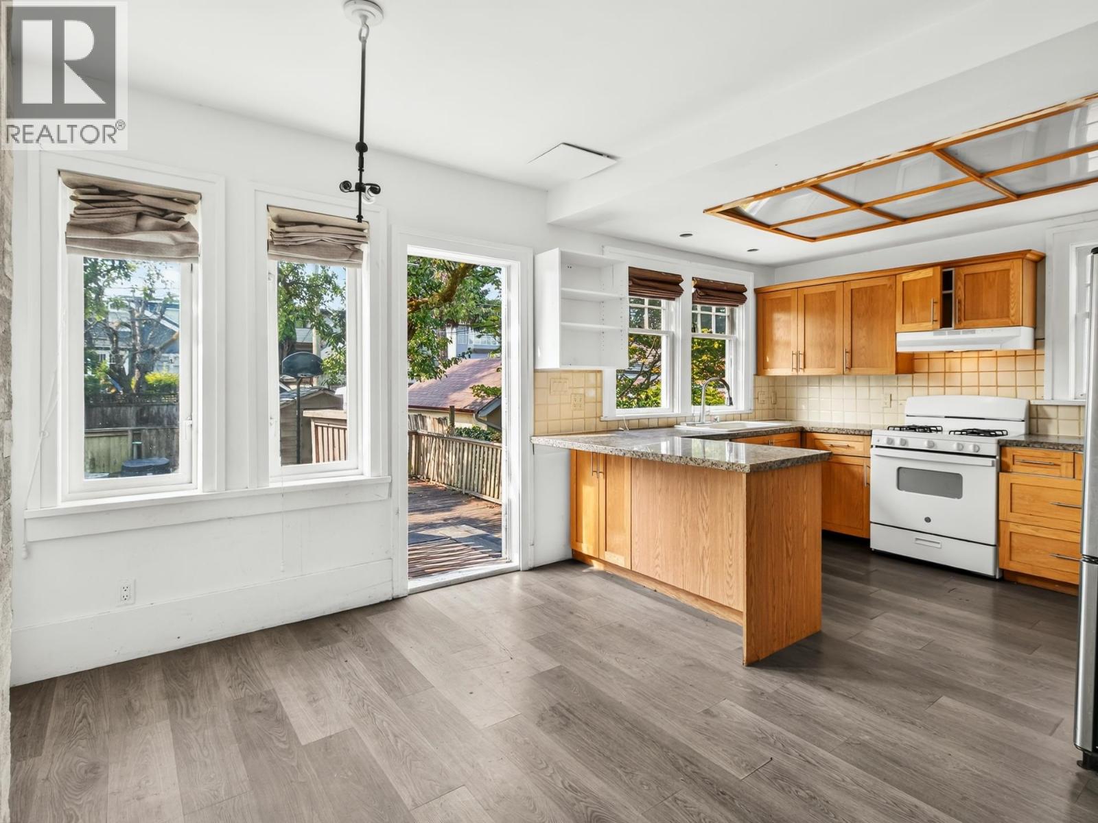 4606 W 11th Avenue, Vancouver, British Columbia  V6R 2M7 - Photo 6 - R3144443