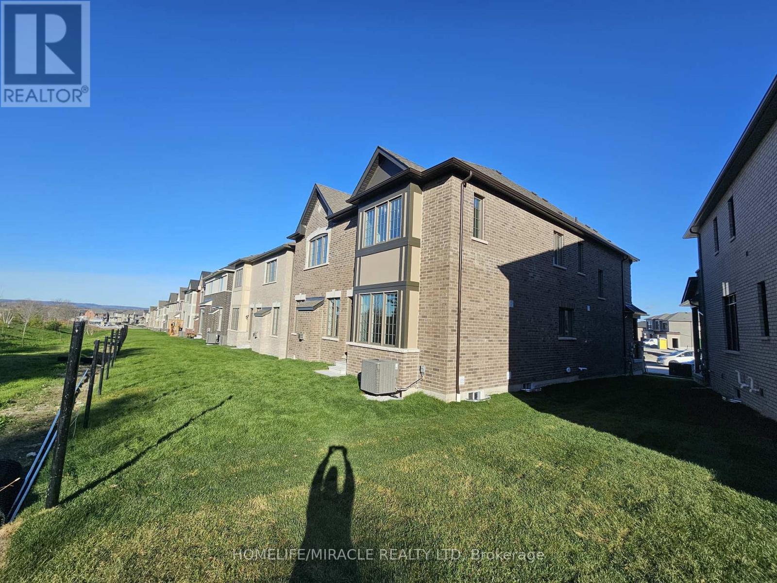 1869 Narcissus Gardens, Pickering, Ontario  L1X 2R2 - Photo 27 - E13642430