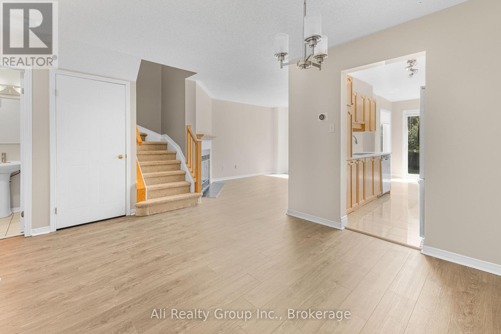 68 Piper Crescent, Ottawa, Ontario  K2K 2S9 - Photo 3 - X13653204