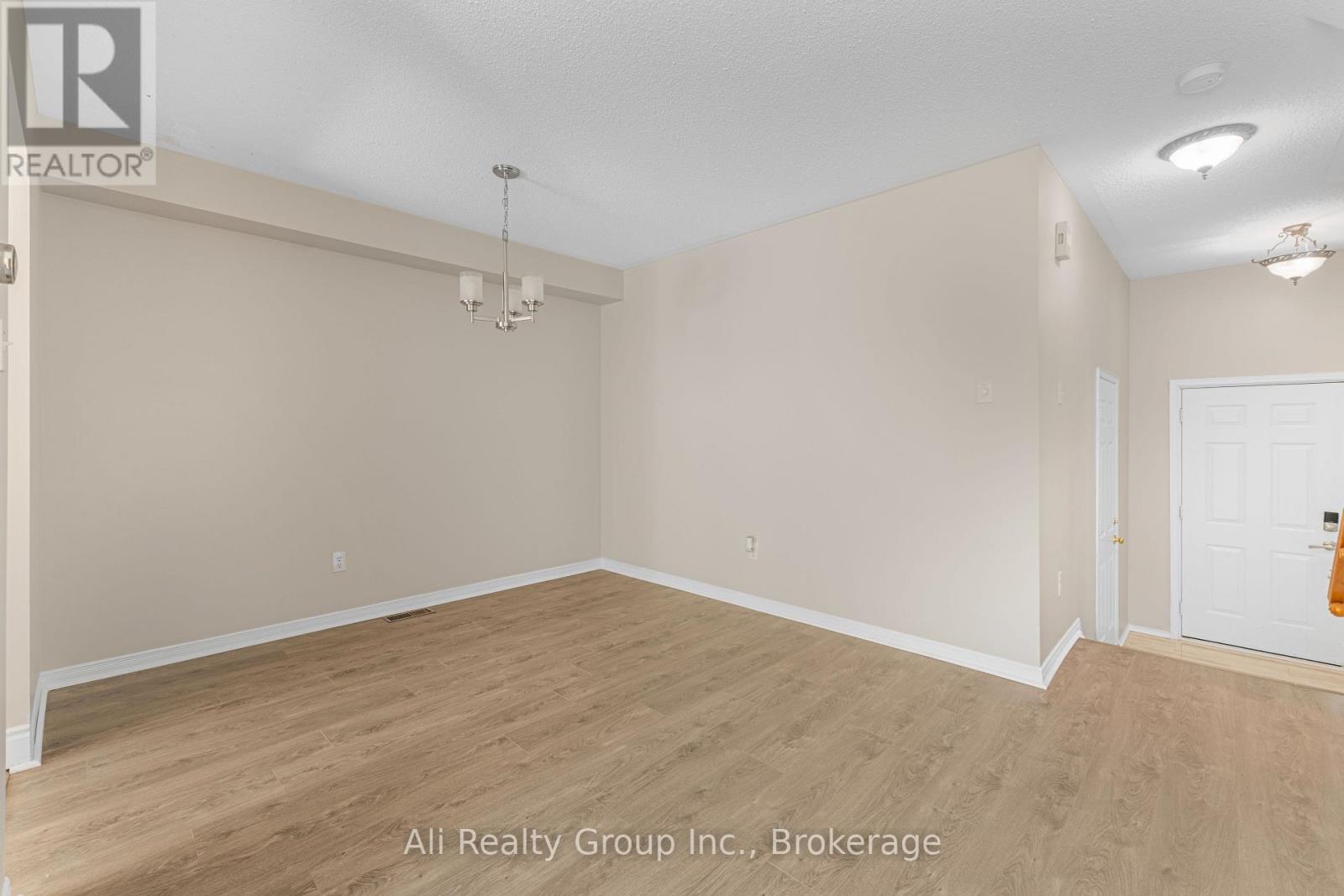 68 Piper Crescent, Ottawa, Ontario  K2K 2S9 - Photo 4 - X13653204