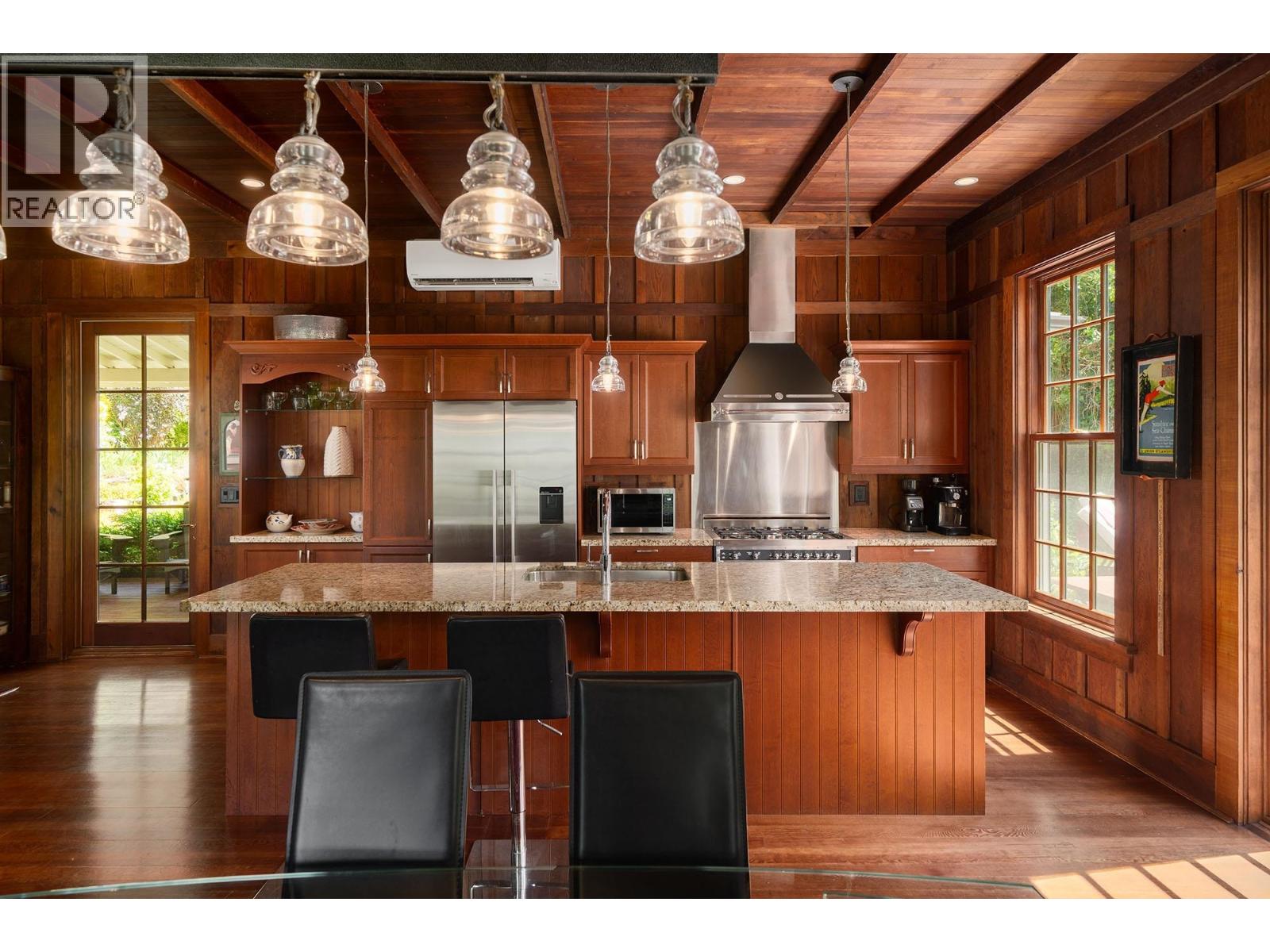 822 Captains Way, Bowen Island, British Columbia V0N 1G2 - Photo 11 - R3153931