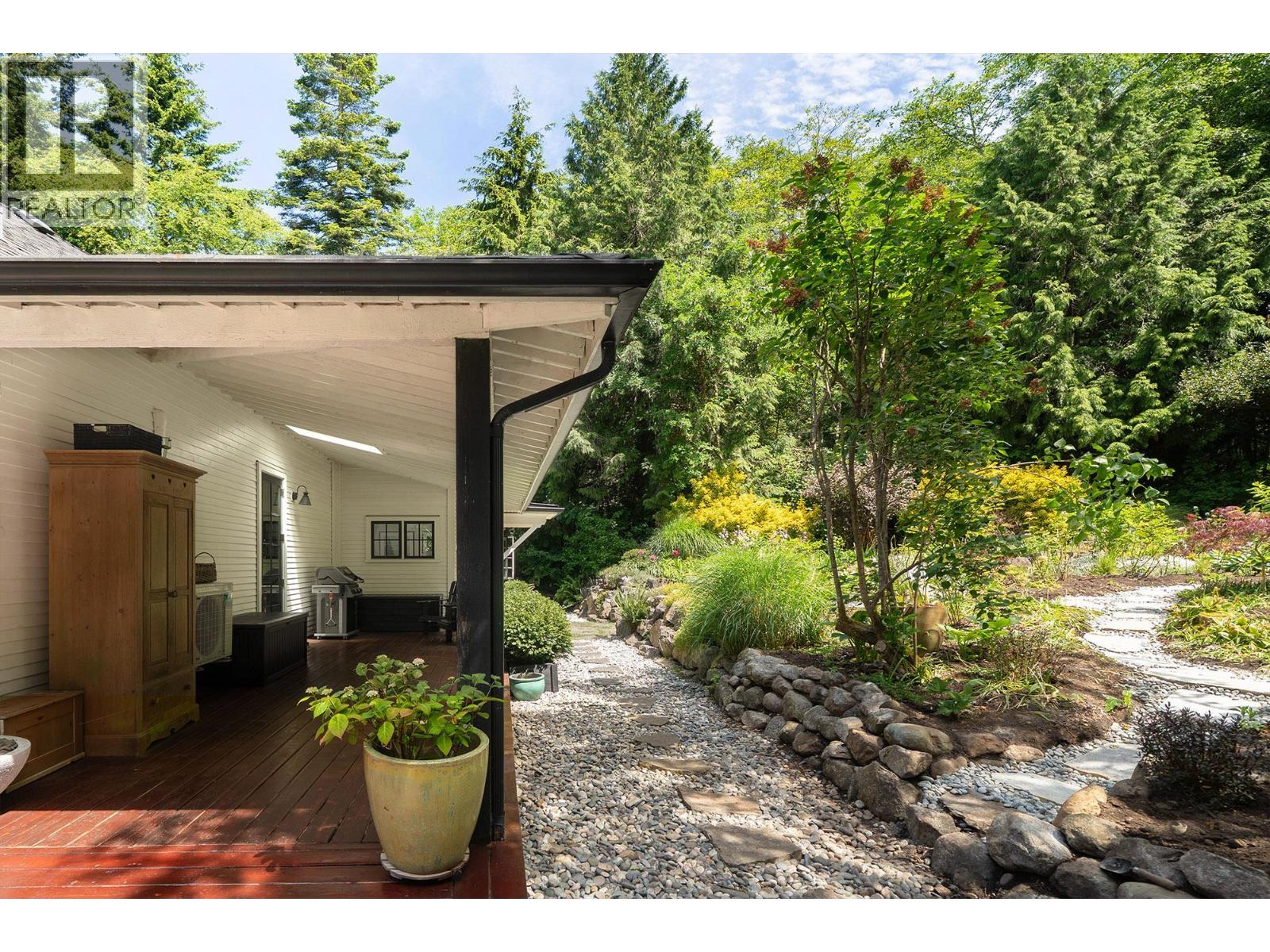 822 Captains Way, Bowen Island, British Columbia V0N 1G2 - Photo 3 - R3153931