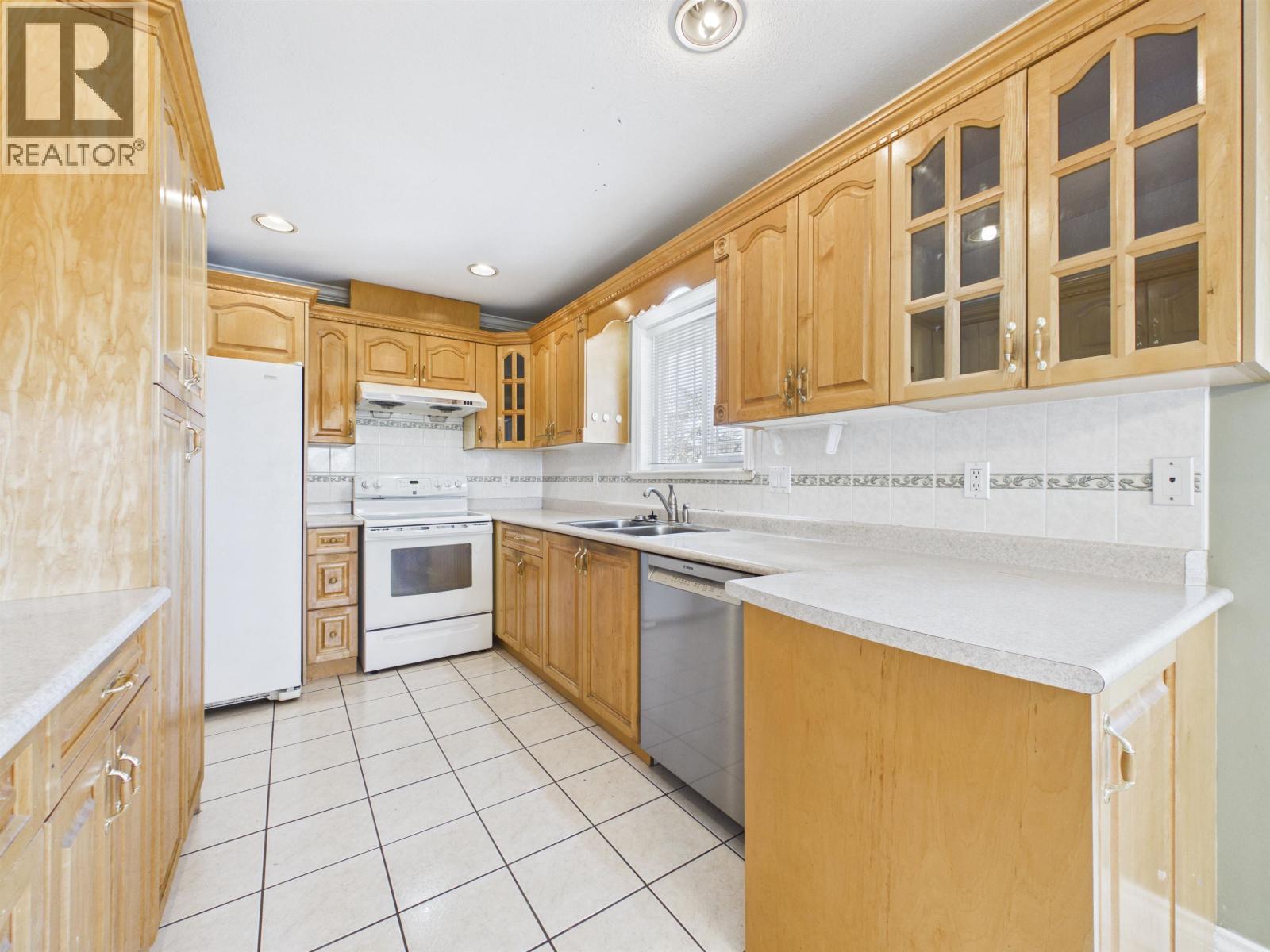 7698 14th Avenue, Burnaby, British Columbia V3N 2A6 - Photo 11 - R3153936