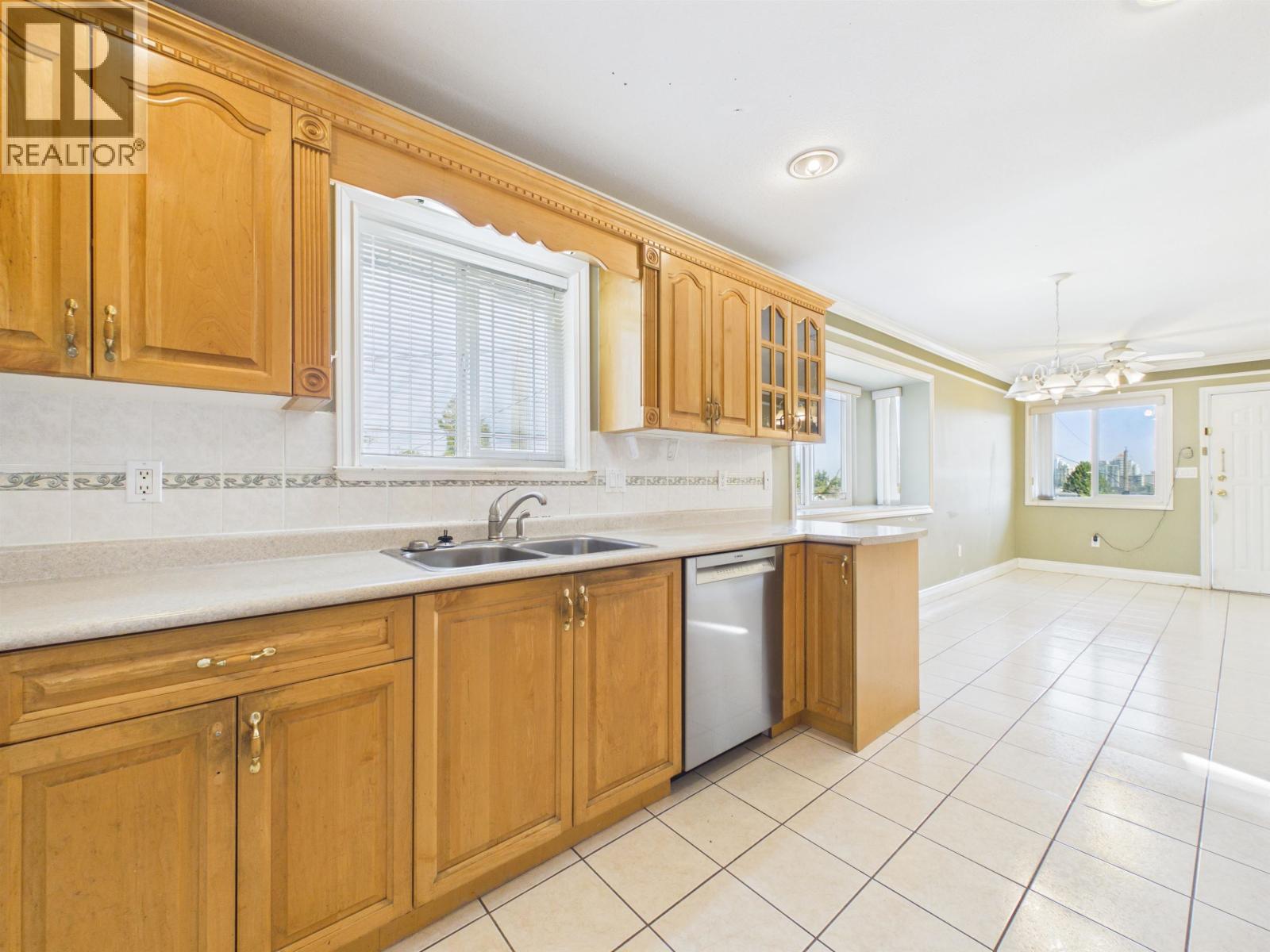 7698 14th Avenue, Burnaby, British Columbia V3N 2A6 - Photo 9 - R3153936