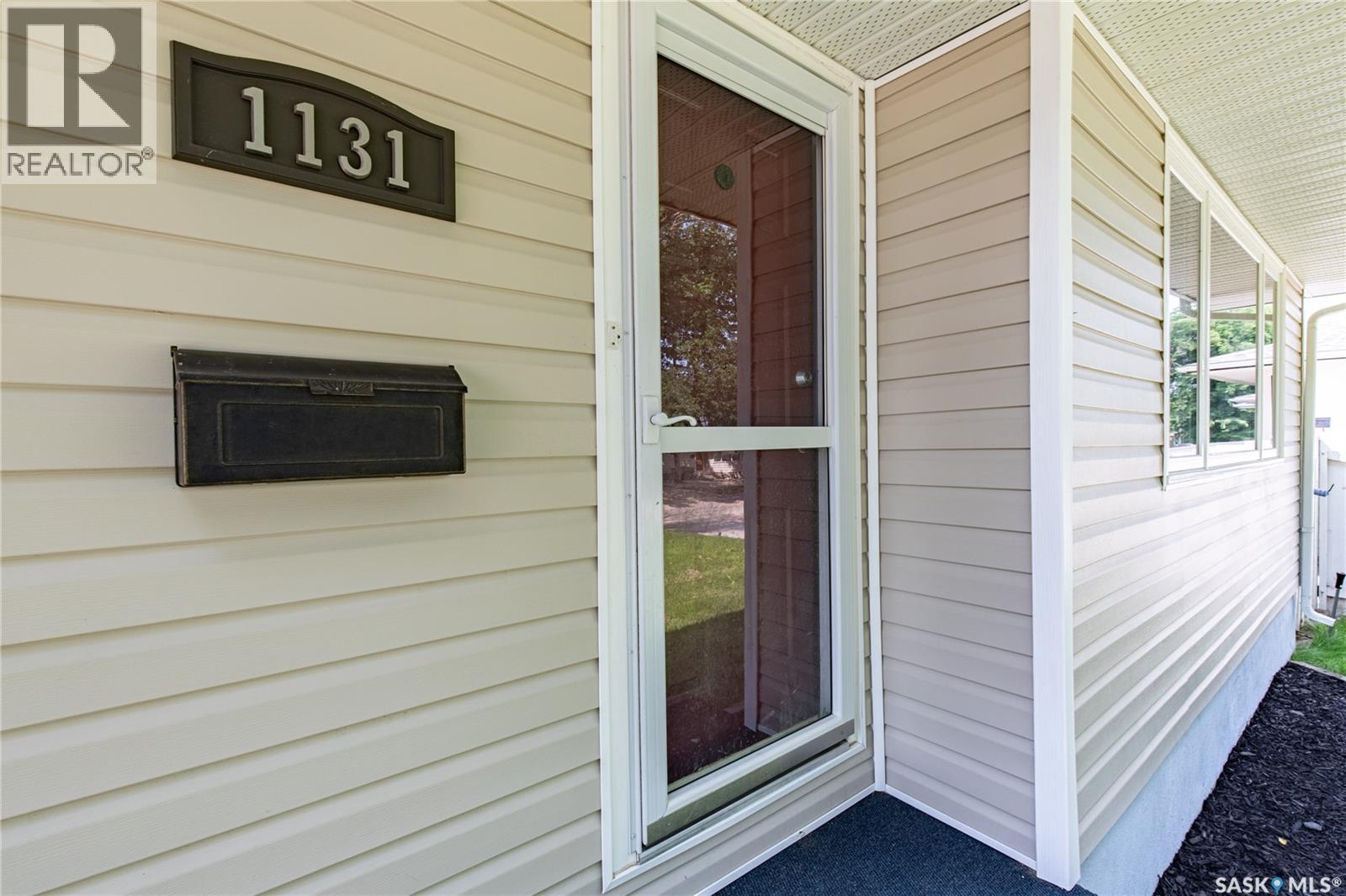 1131 Currie Crescent, Moose Jaw, Saskatchewan  S6H 5M7 - Photo 4 - SK044084