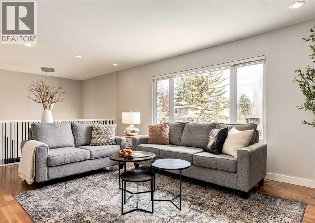 176 Mapleburn Drive SE, Calgary, Alberta  T2J 1Y6 - Photo 4 - A2334478